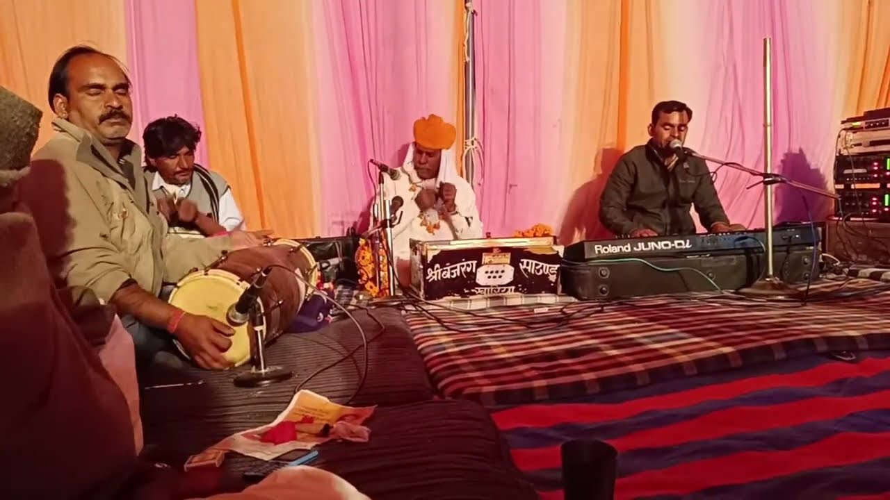 गांव में शिव भगवान जी के बहुत ही बढ़िया भजनो की कुछ प्रस्तुतियां🎙️😲#viral #shivshankar #bhajan #live 