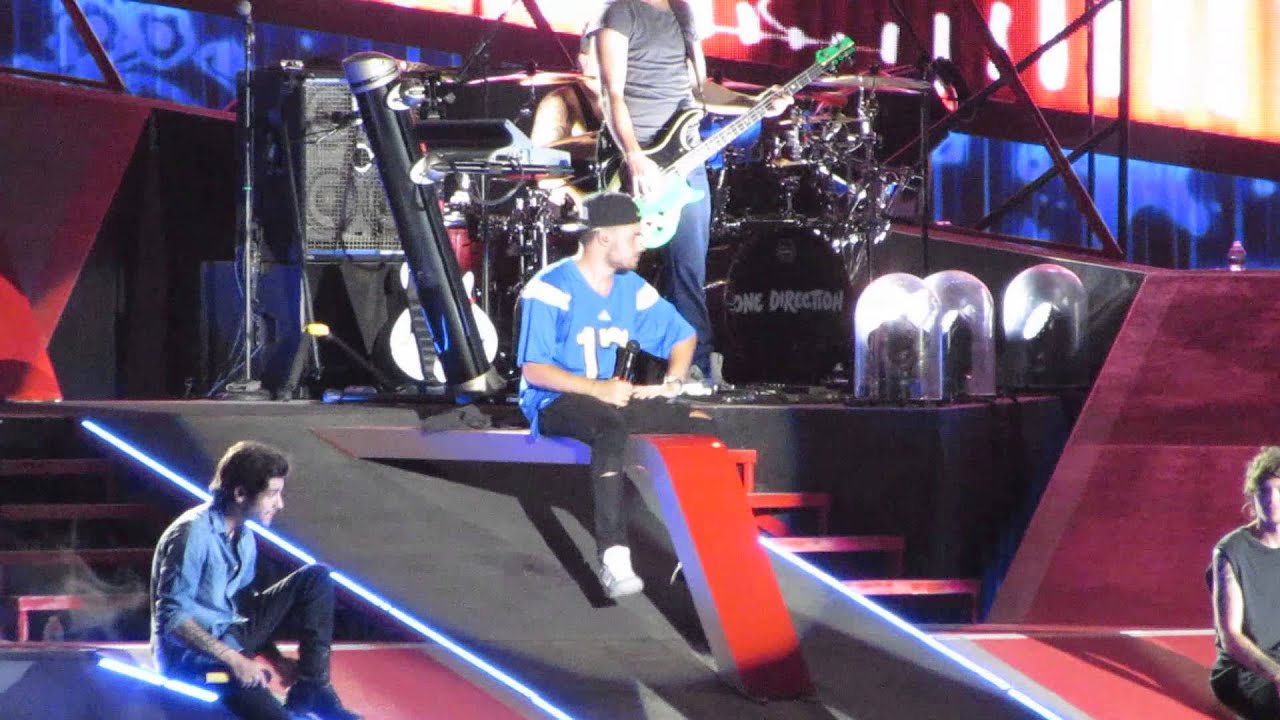 One Direction 1D singing 