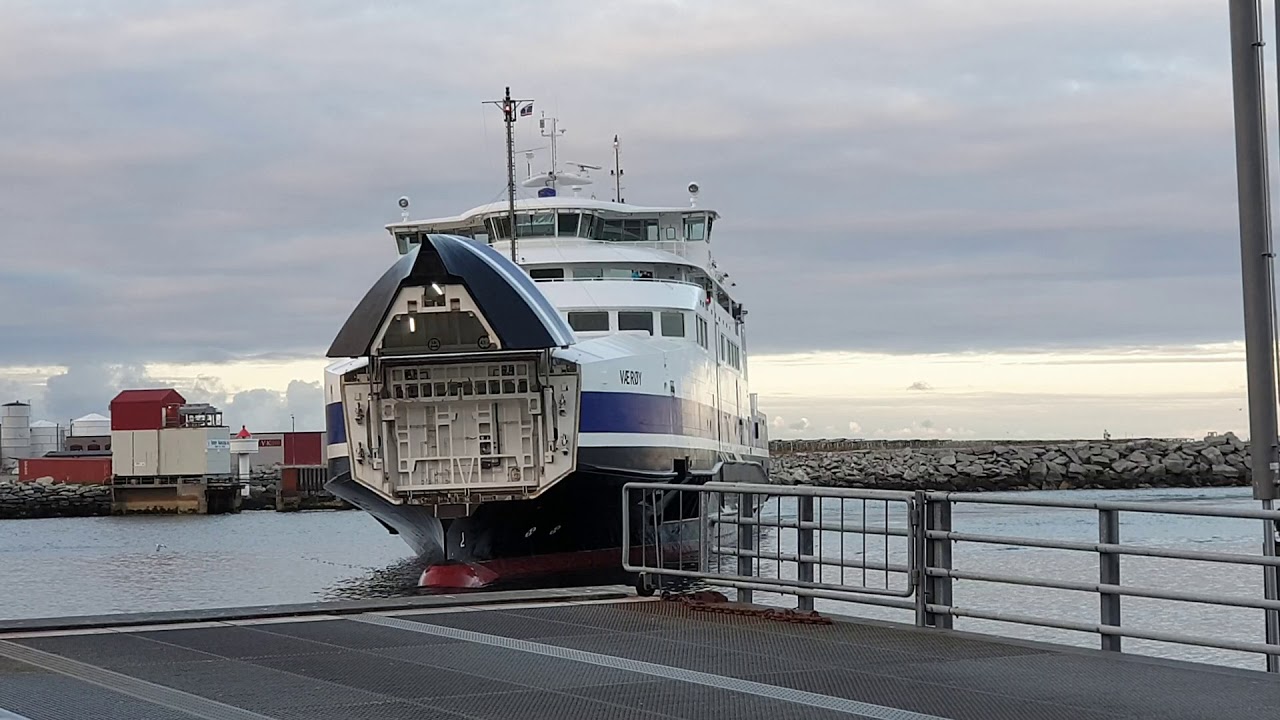 Bodø-Røst-Værøy-Moskenes. Arriving Værøy