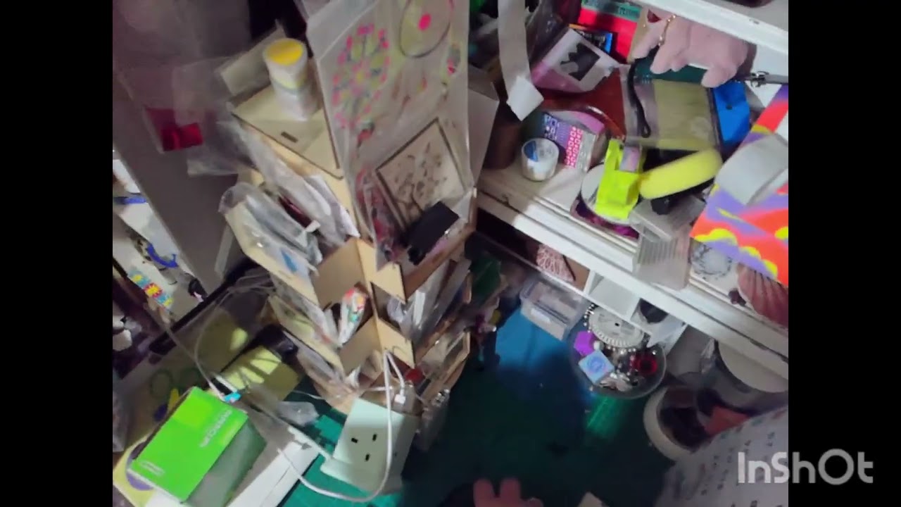 Messy craftroom Point of view tidying up! 