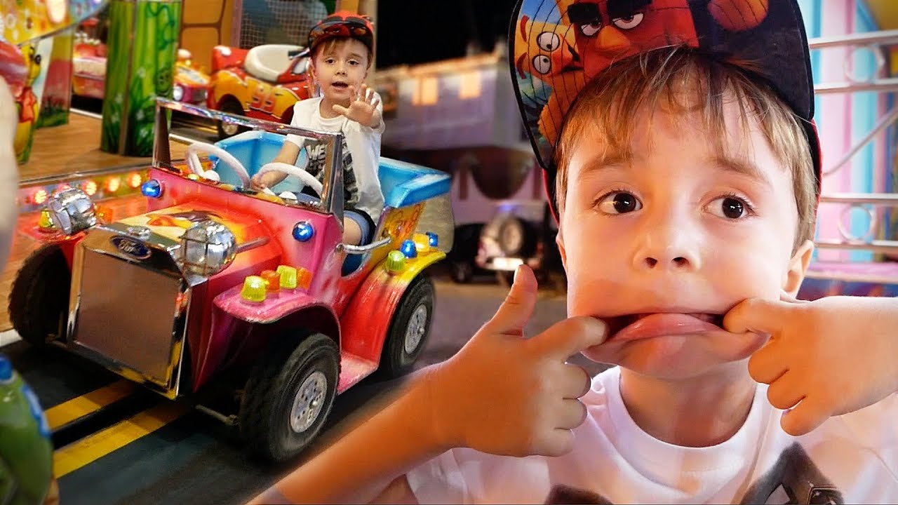 O PARQUE DE DIVERSÕES MAIS BARULHENTO DO MUNDO!! Angry Birds no Burger King e Daily Vlog em Familia
