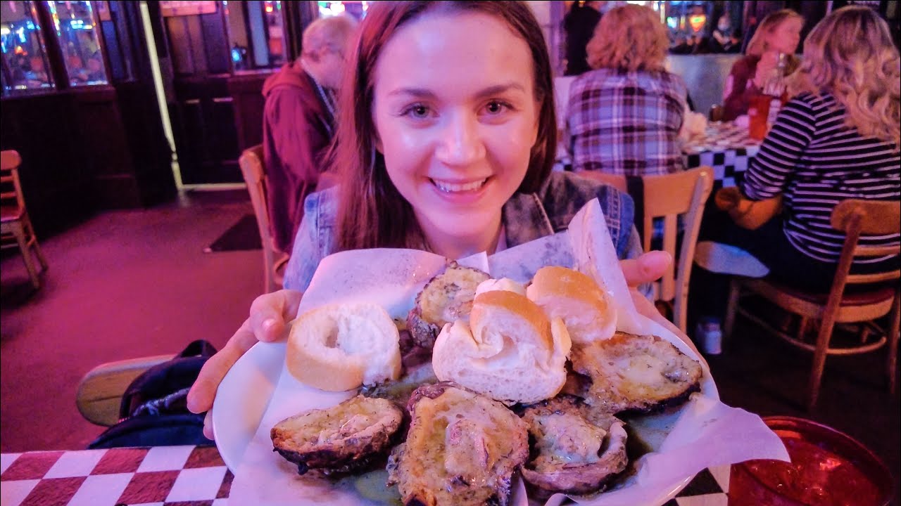 NEW ORLEANS FOOD TOUR!! | ICONIC RESTAURANTS in the FRENCH QUARTER!