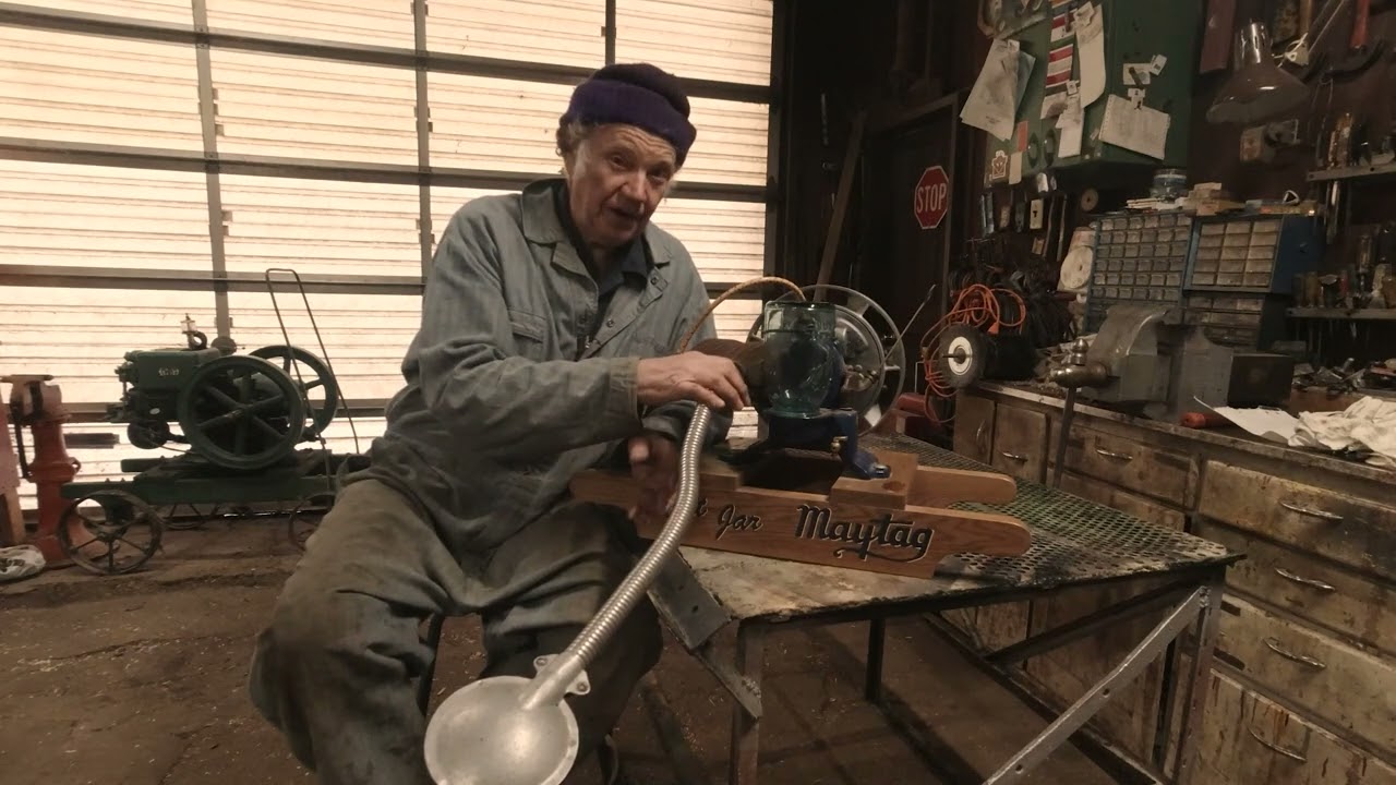 How I found a FRUIT JAR MAYTAG ENGINE |  Now somebody please tell me how to start it.??