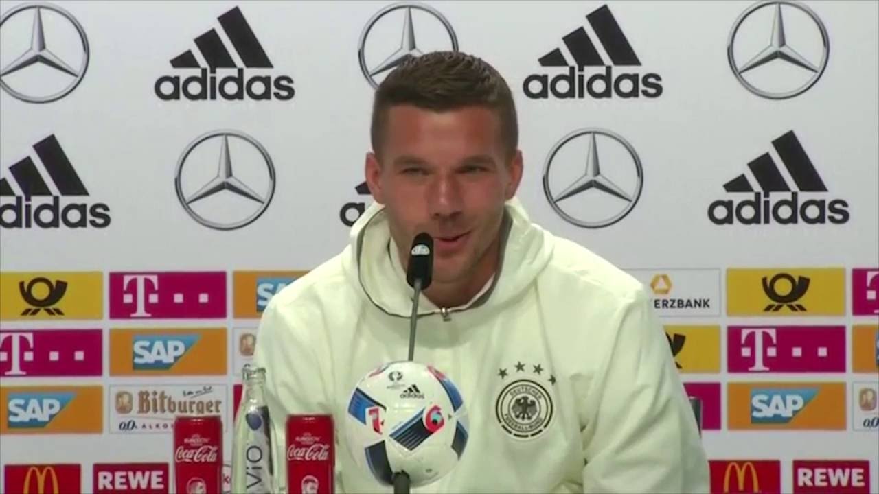 Podolski zum Löw-Fauxpas #Hosengate
