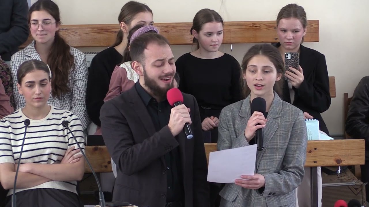 Бог поруч , тихий вечір а ти не самотній зорі світять з ласкавих небес .  ( 24.11.24. )