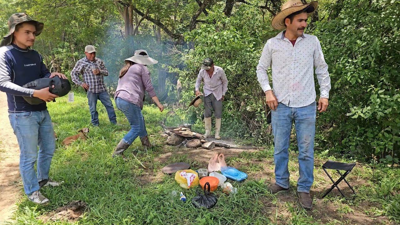 Asi se siembra con la familia en el rancho 