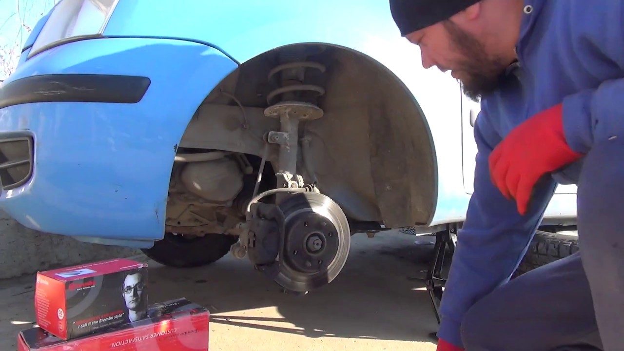 How to replace front brake discs and front brake pads on Fiat Panda TUTORIAL