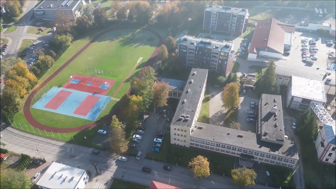 Park i rynek w Miechowie  - 16 październik 2024 - filmy i zdjęcia z drona