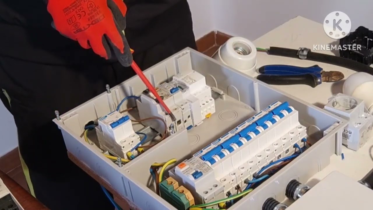Cómo instalar un reloj y contactor en un cuadro eléctrico