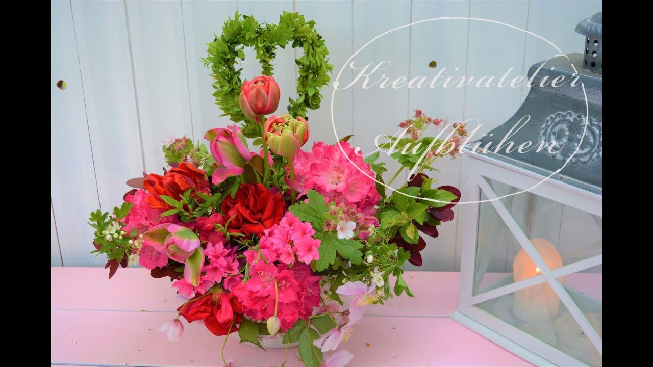 DIY-Dekoidee: Muttertag -  liebevolle Blumendeko - Blumen mit Herz