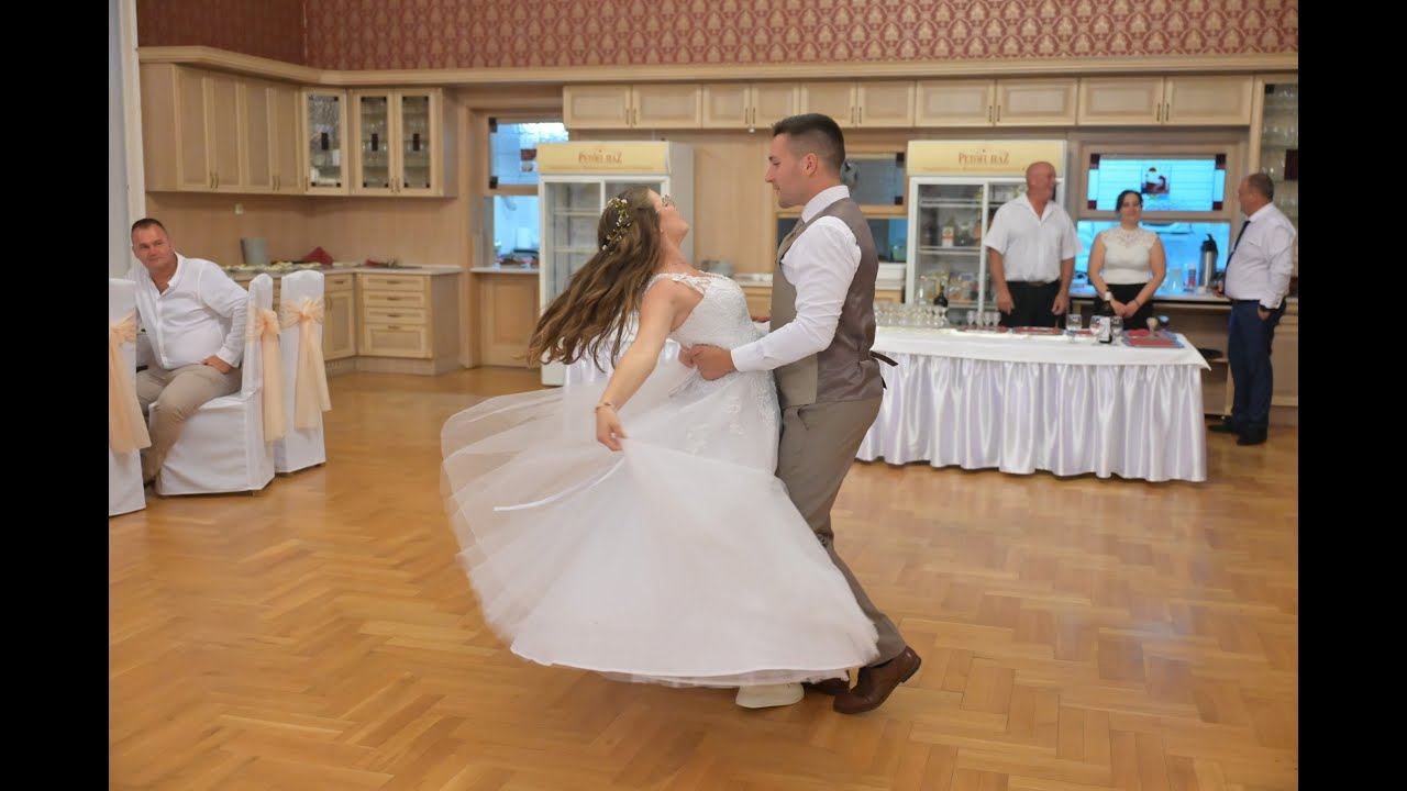 Orsi és Ádám Esküvői nyitótánc | You Raise Me Up
