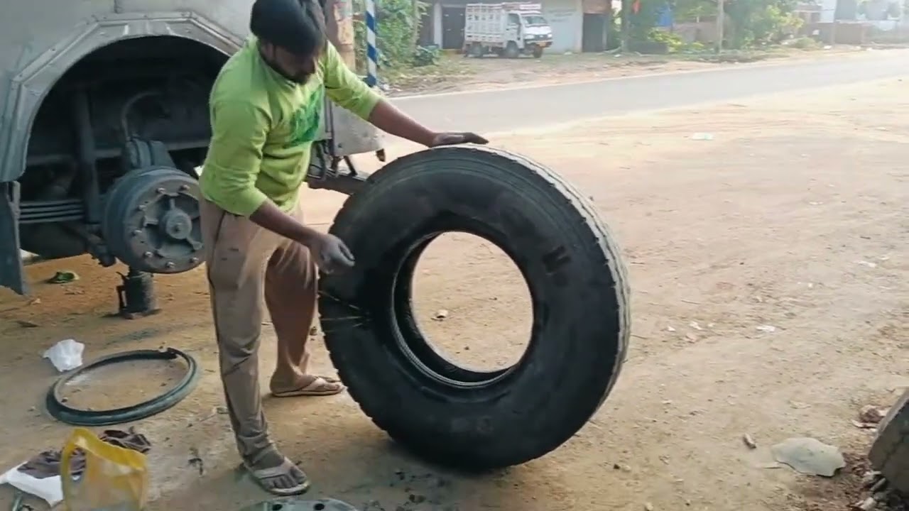 #TATA BS 4 Truck ka Front And Second Excel Apollo Tyre 295/90 R 20 MA 326 ka core palti Kaise Karen