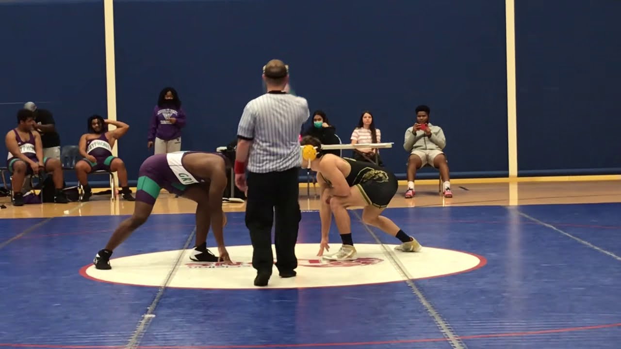 Vincent Bryan (180) vs 197 pounder high-school wrestling