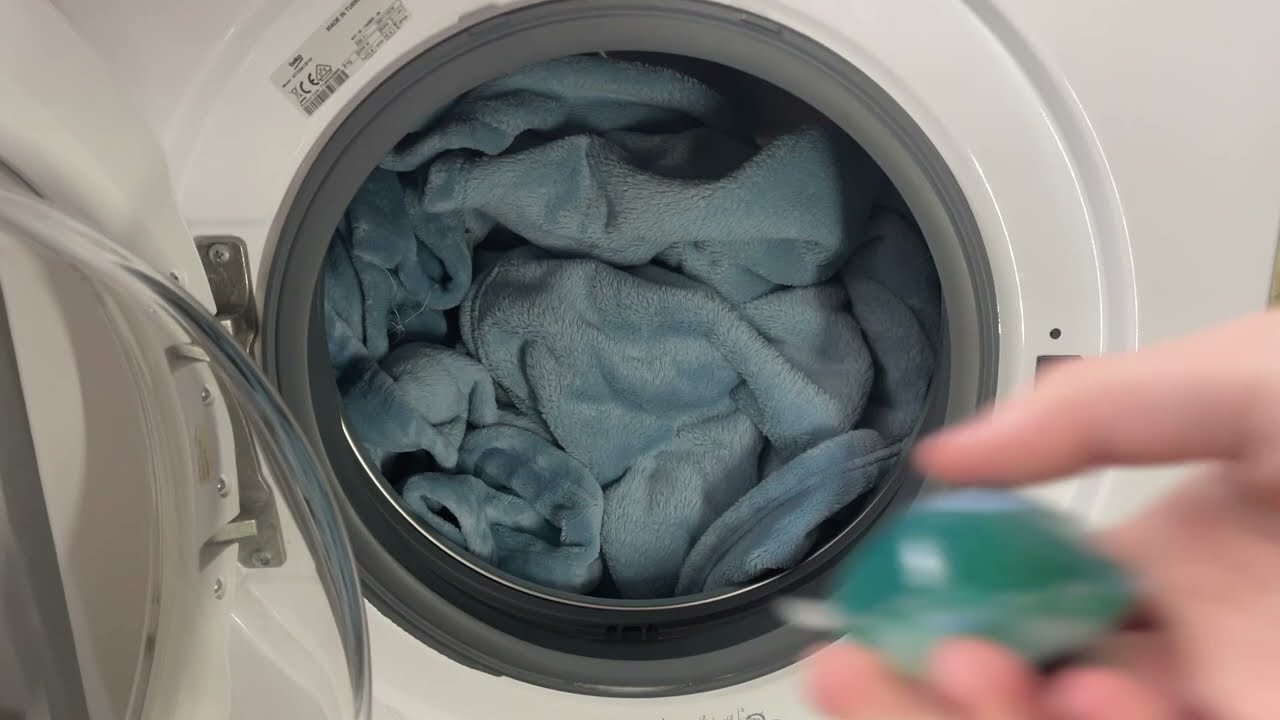 Beko WTG Daily Quick 30 with a large blanket