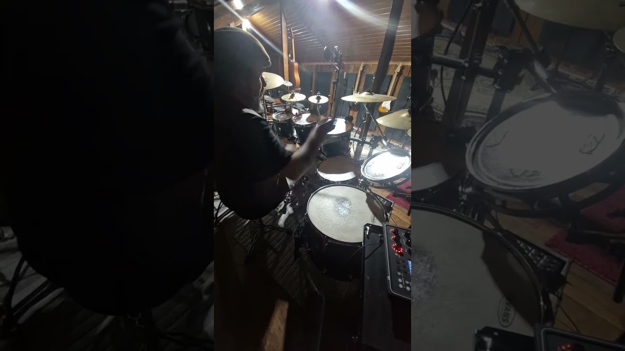 CREEDANCE CLEARWATER REVIVAL - LONG AS I CAN SEE THE LIGHT ( DRUM COVER  I  ONE TAKE , ONE TRY ) 