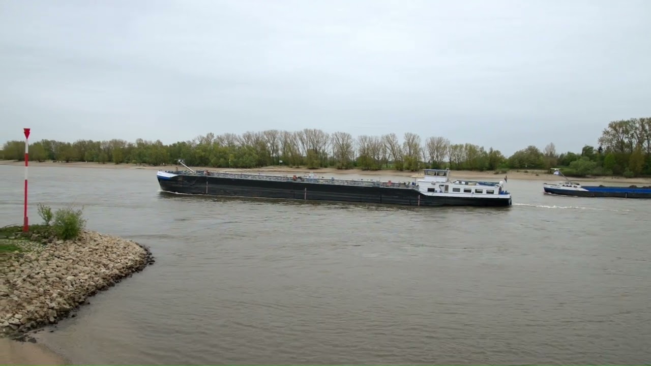 Schepen op de Rijn bij Rees