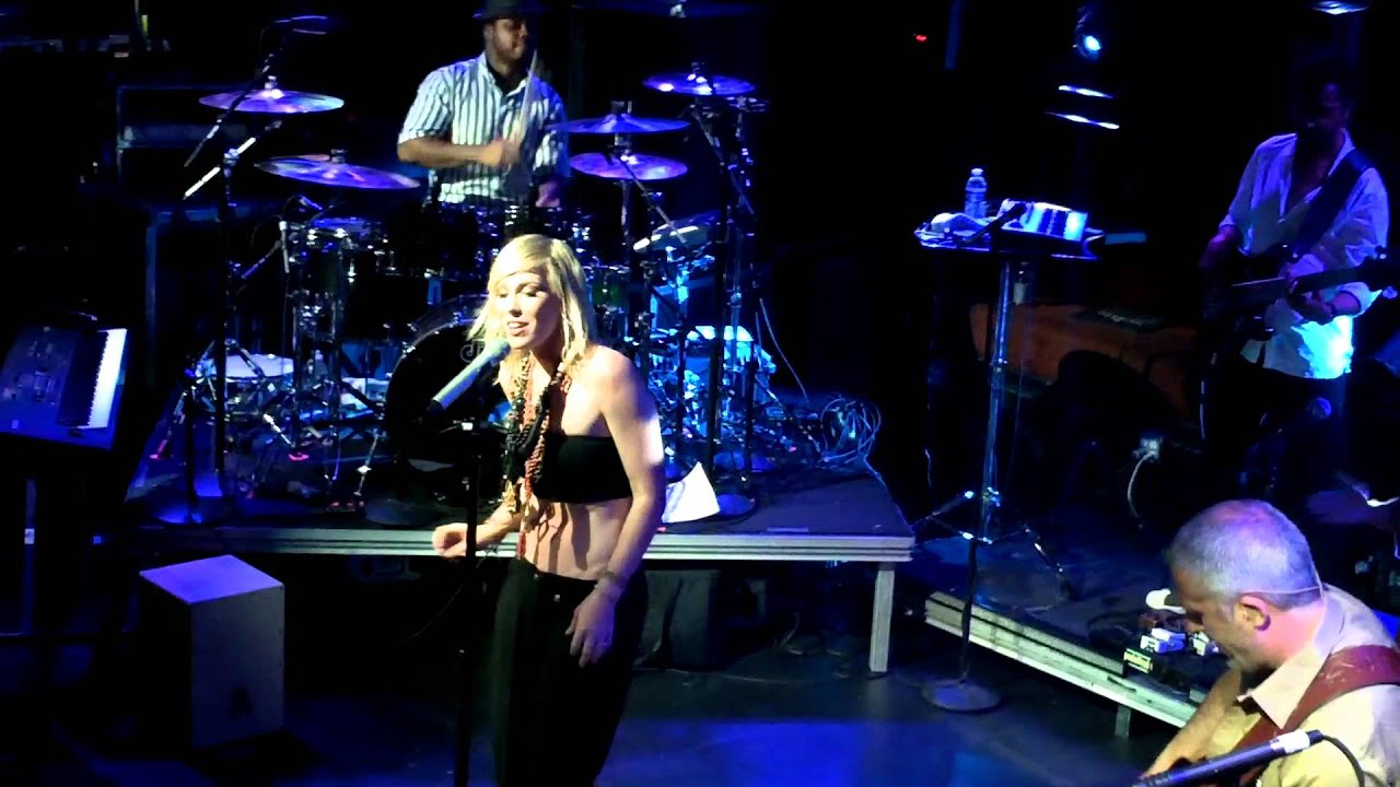 Natasha Bedingfield  Neon Lights (opening)