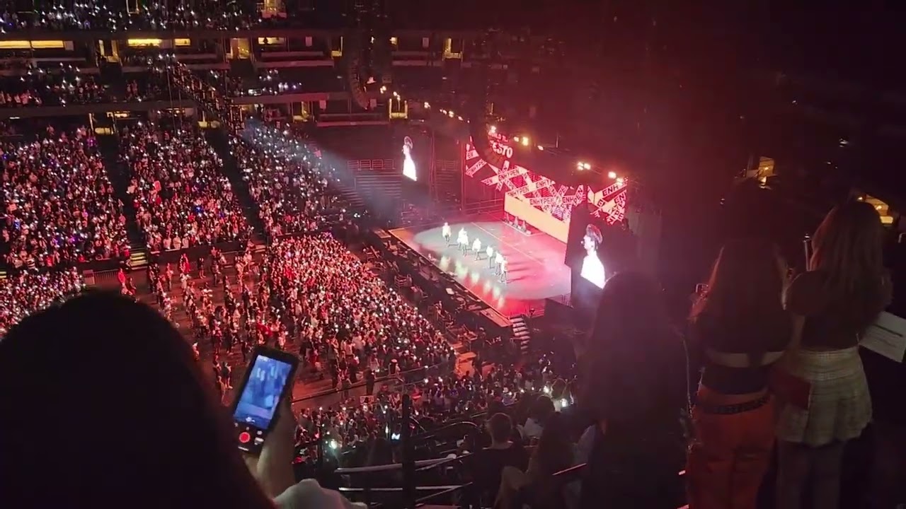Enhypen Manifesto World Tour ; Anaheim Day 1 [100222] Lighstick Wave