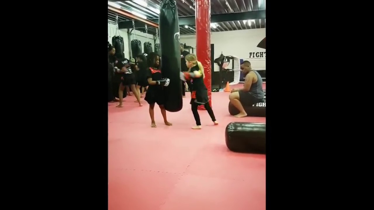 Kickbox lesson GoldenchildBeau at Fightmasters Almere
