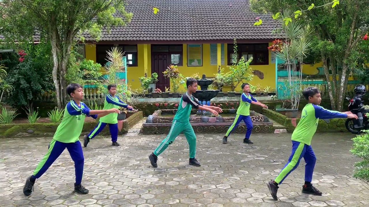 AKTIVITAS GERAK BERIRAMA KELAS 6 SD NEGERI KANDING 2025/2026 ( Ikhsan, Kaffa, Revan, Rafif, Akmal)