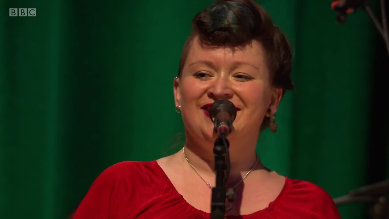 Eliza Carthy & The Wayward Band   The Fitter's Song/Love Lane  (Celtic Connections)