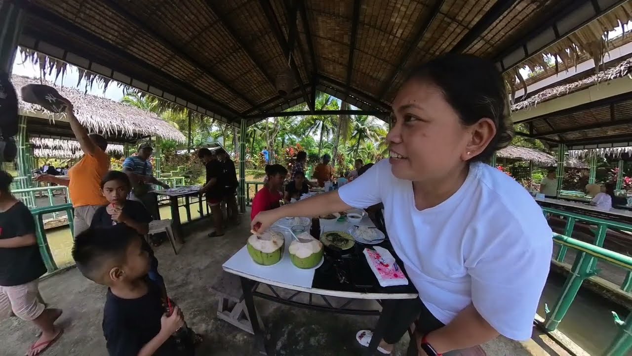 Kumain kami sa isang RESTO Tinatawag na FLOATING COTTAGE, Panuorin: #family#food #philippines #vlog