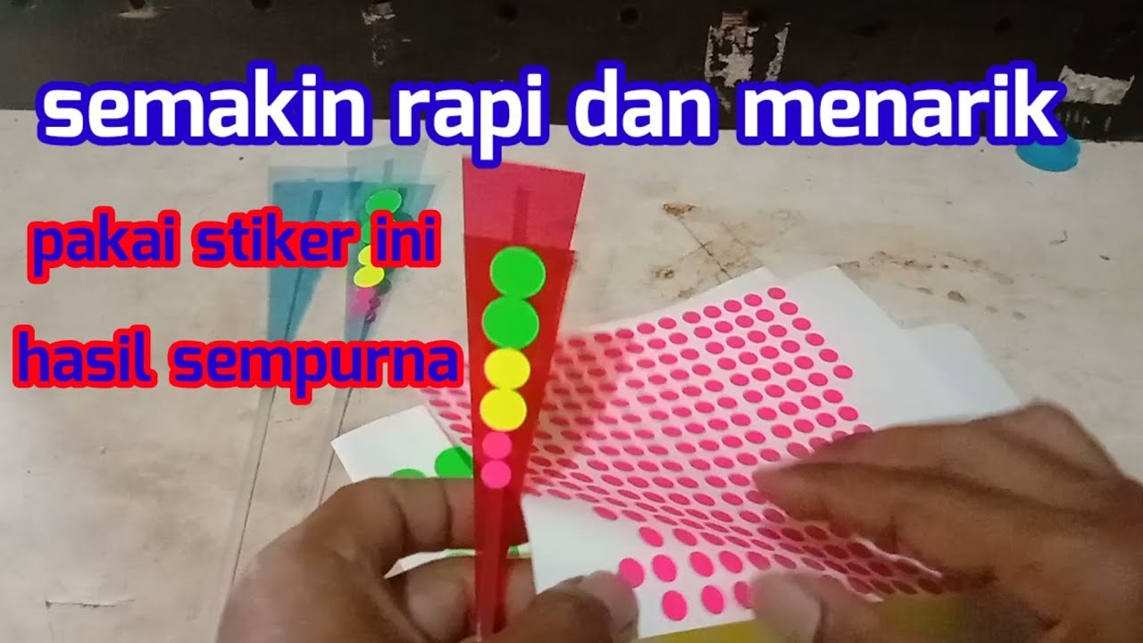 Proses pemasangan sticker.BALING BALING LAMPU.sticker installation process
