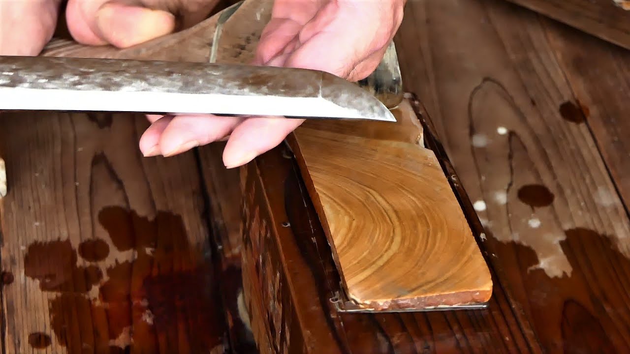【刀剣研師】日光東照宮宝物館 所蔵  刀剣研磨【備水砥石工程】－ It's a sword(katana) owned by the NIKKO TOSHOGU MUSEUM  part 1