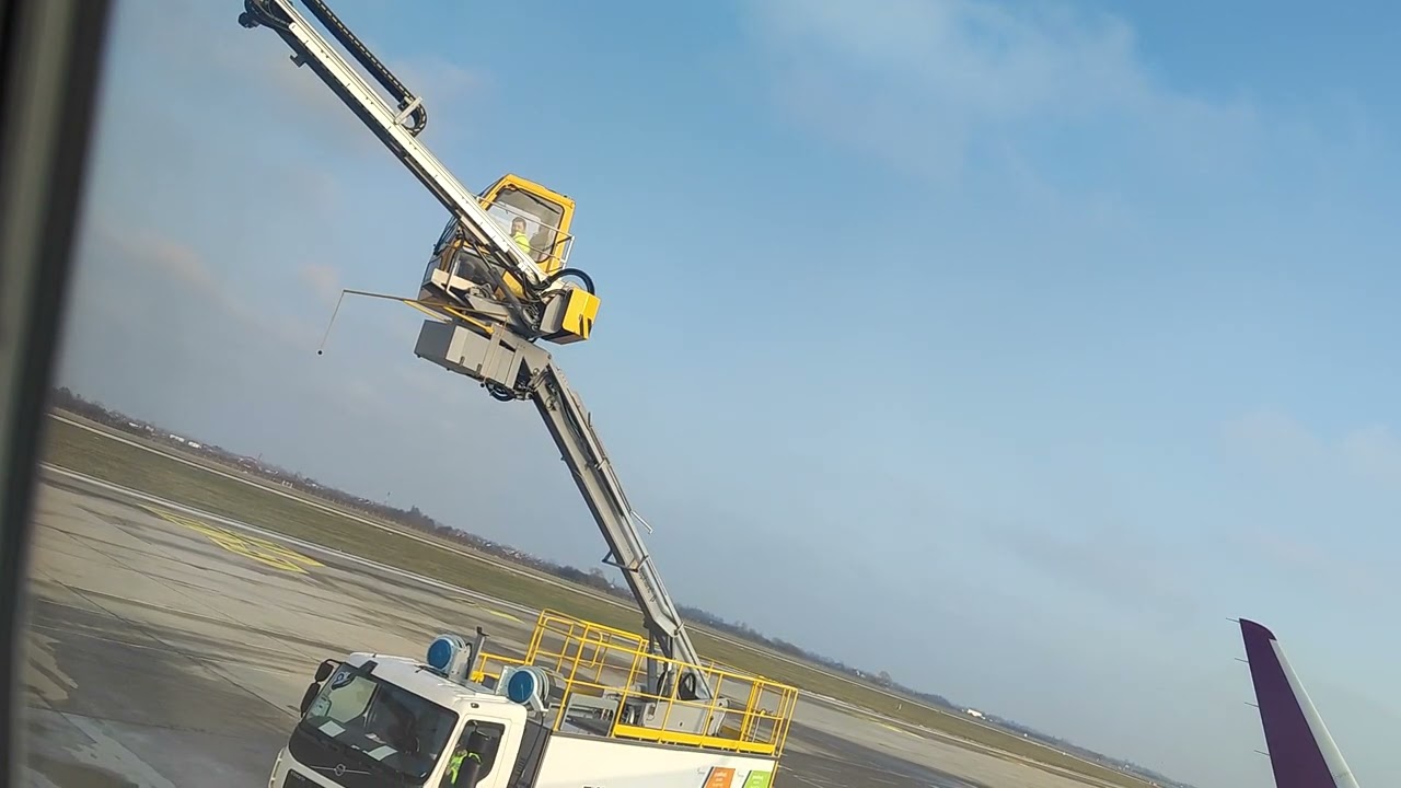 Aircraft Deicing Truck