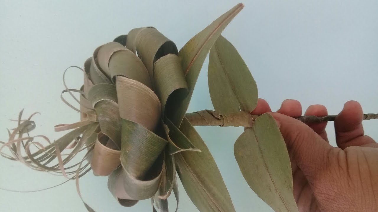 COMO FAZER UMA ROSA DE PALHA DE COCO