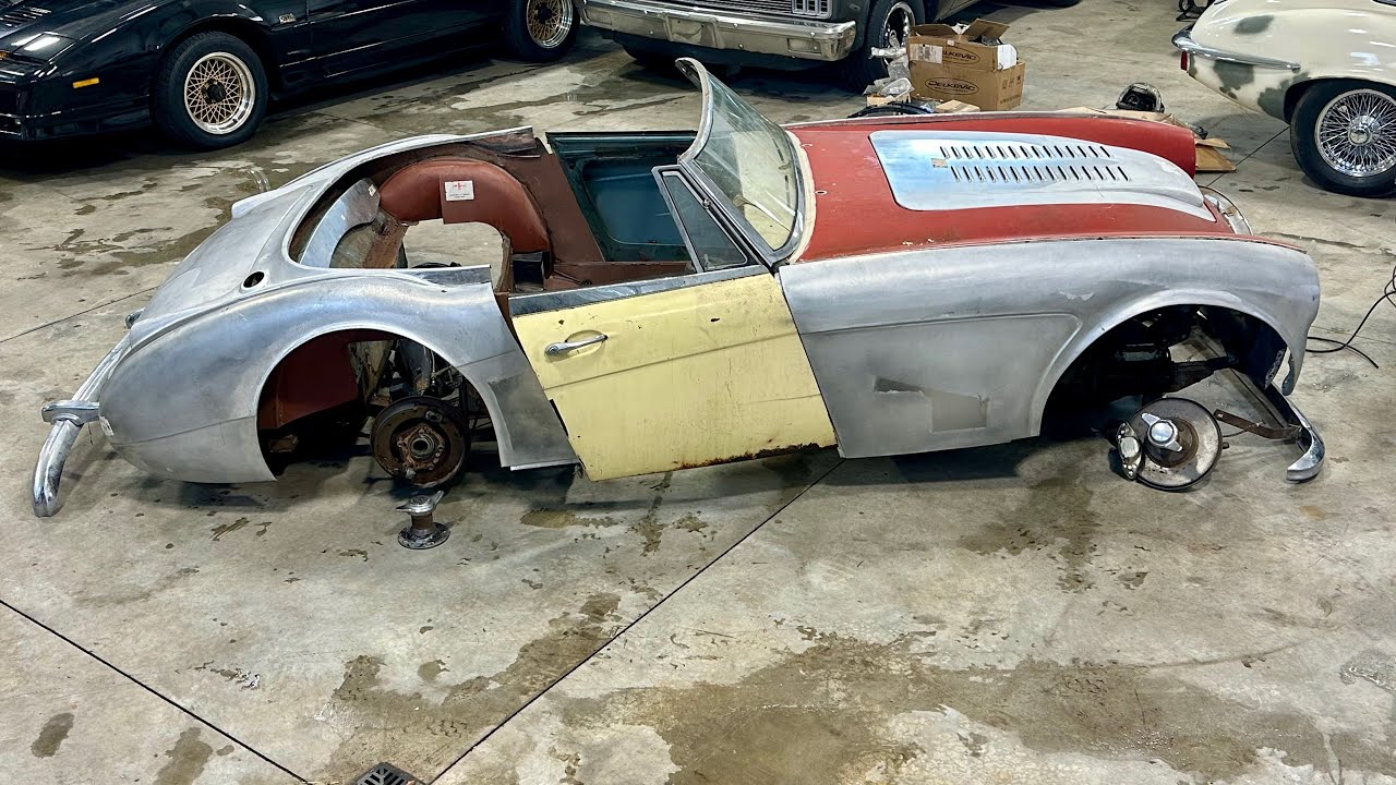 Austin Healey 3000 BJ8 1965 года выпуска, найденный в сарае, &mdash; проектный автомобиль, продается в ...