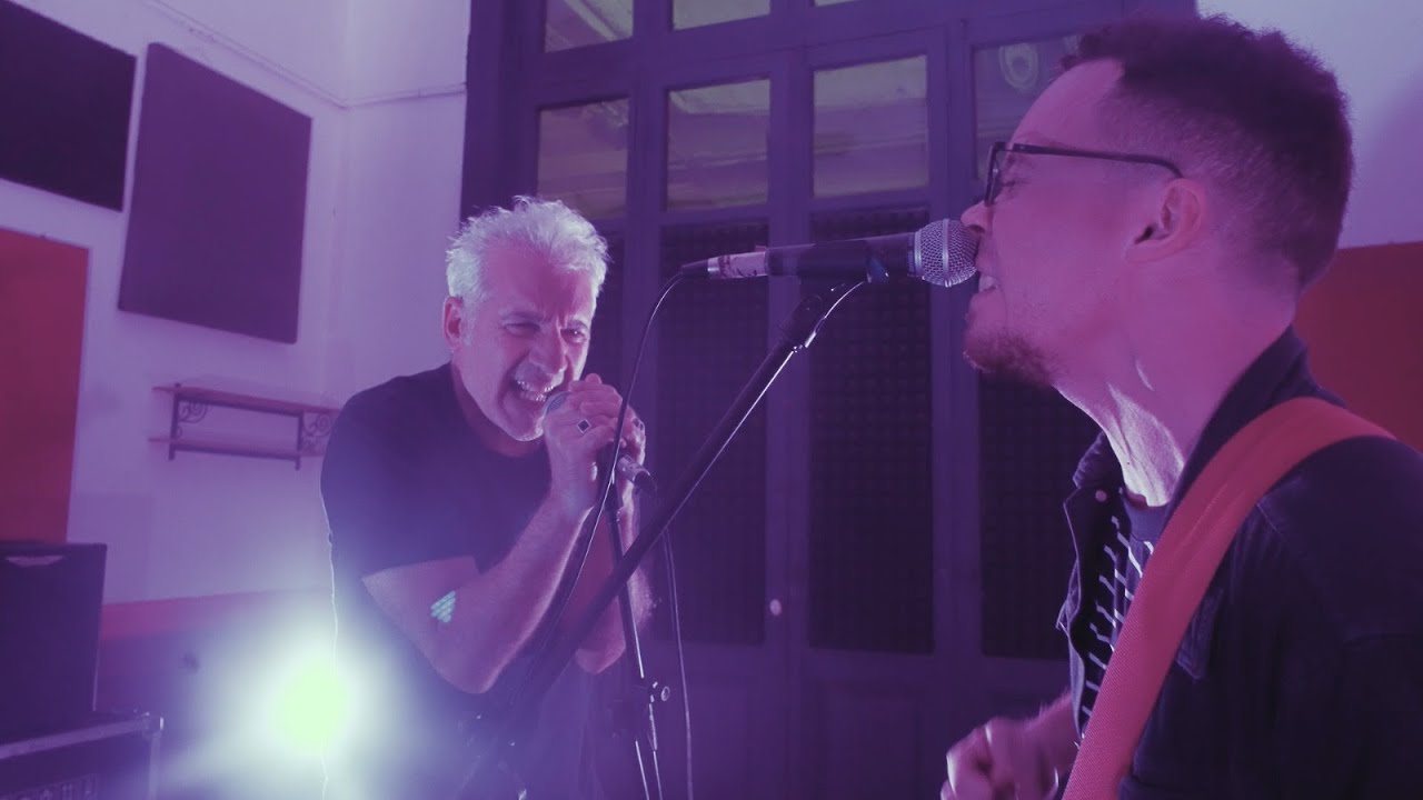 Cooper & los hombres bestia ft. Gabriel Peluffo - Otra in&uacute;til canci&oacute;n de amor