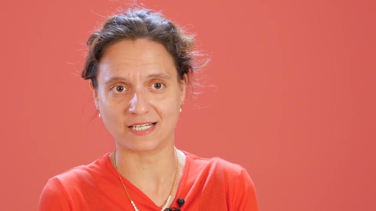 Scurt/2 despre MANIPULARE: Katia Pascariu