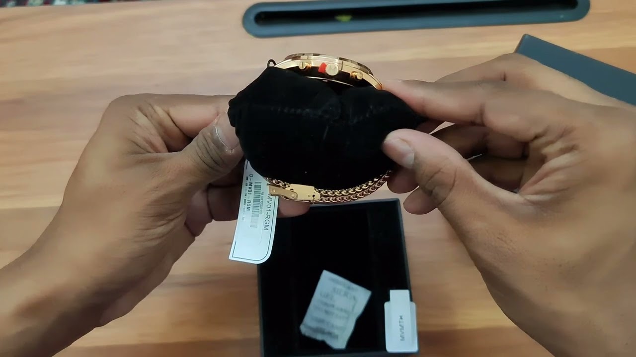 UNBOXING!!! of MVMT VOYAGER Watch, Model, ROSE GOLD Color in KSA.....