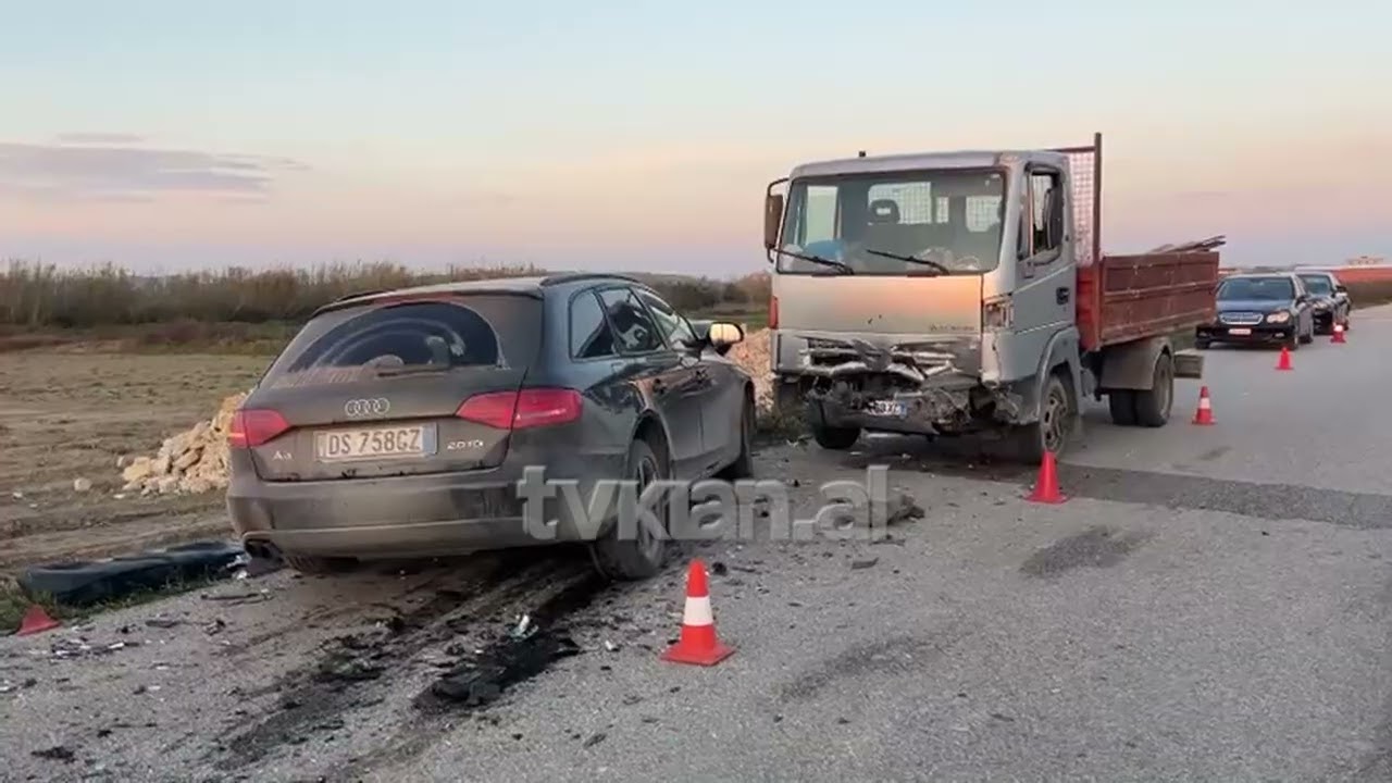Makina përplaset me kamionçinën, 3 të lënduar