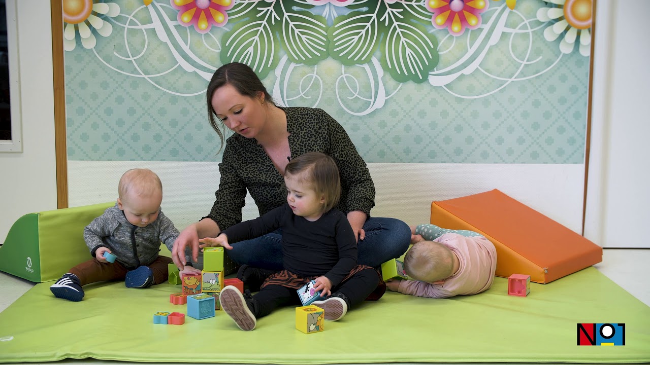 Met de blokken spelen | Thuis met je baby