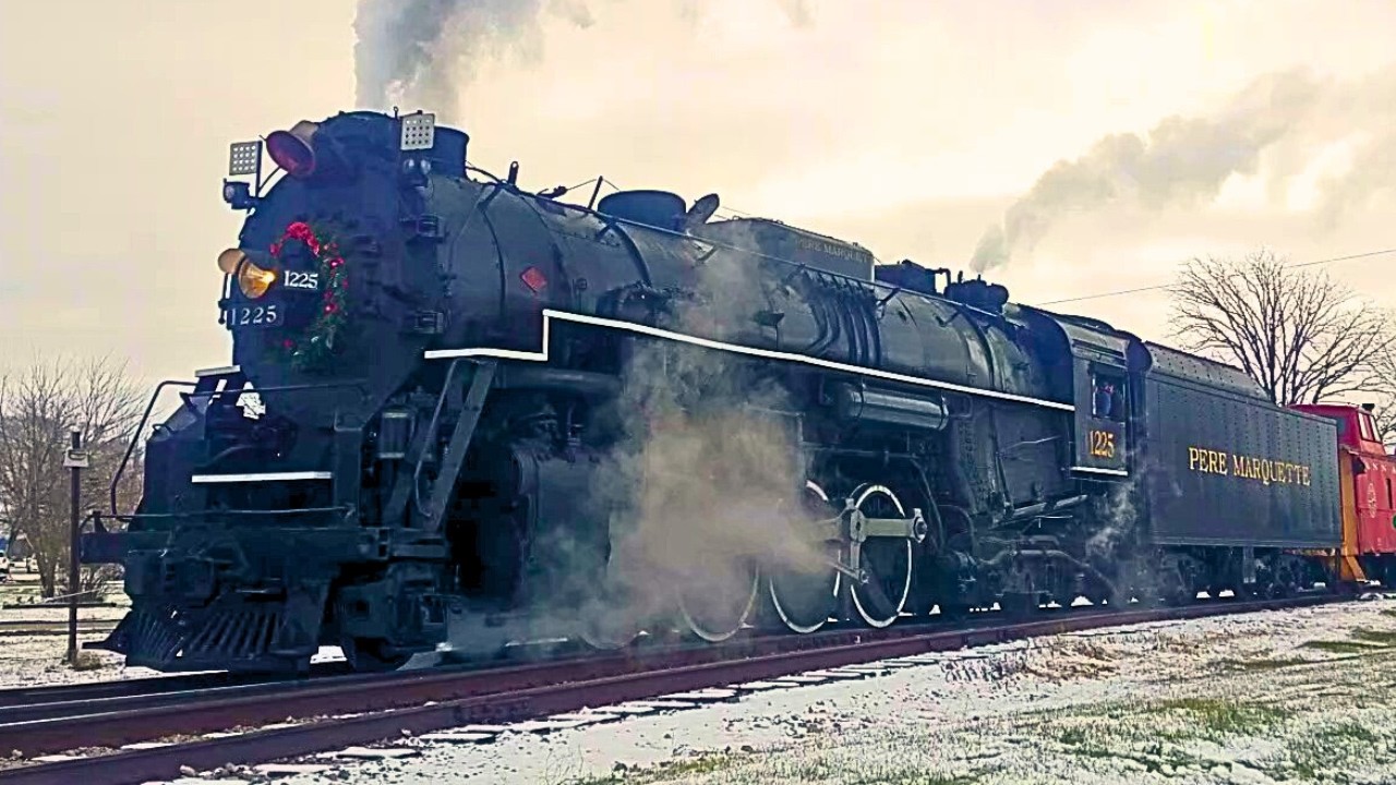 Pere Marquette 1225 | The Northbound Holiday Zephyr