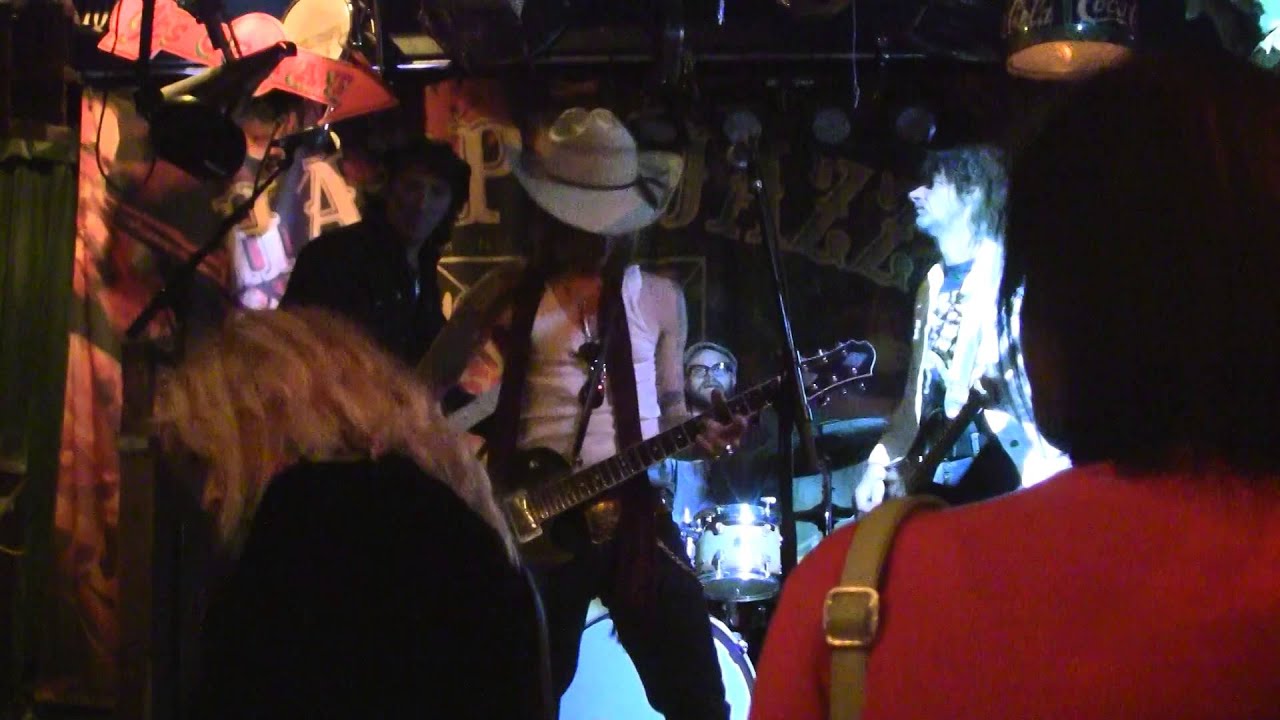 4. Stevie Klasson & The Highrollers - Run Run Rudolph