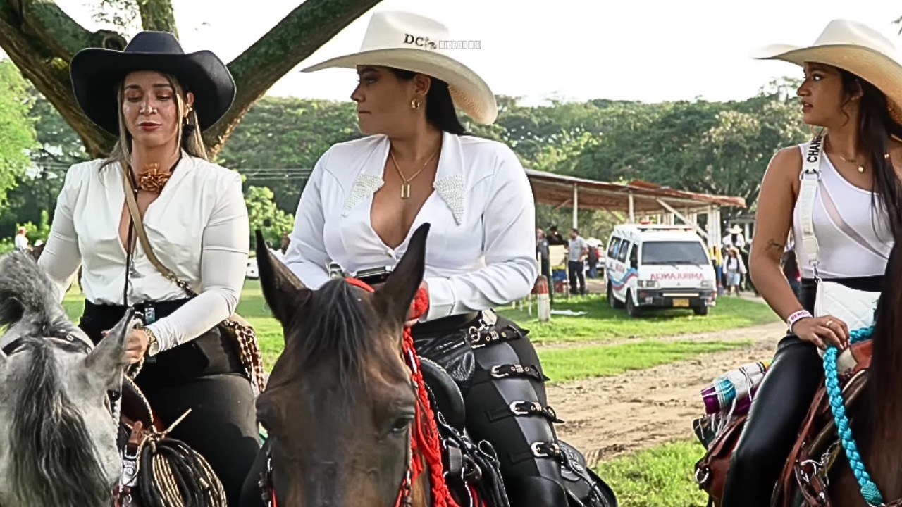 Passeio a cavalo incrível - Mulheres a cavalo 🐴 COLÔMBIA 😍 4k