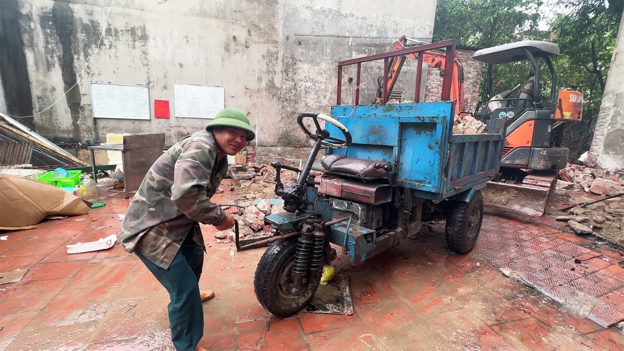 Có 1 Con Máy Xúc Mà Tới Tận 3 Người Làm-  Pha Quay Công Nông Phọt Cơm Mới Nổ Được