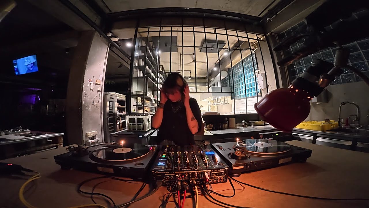 Nazlı Erdol | In-store Session #011 @Petra Late Bar 20.02.2026
