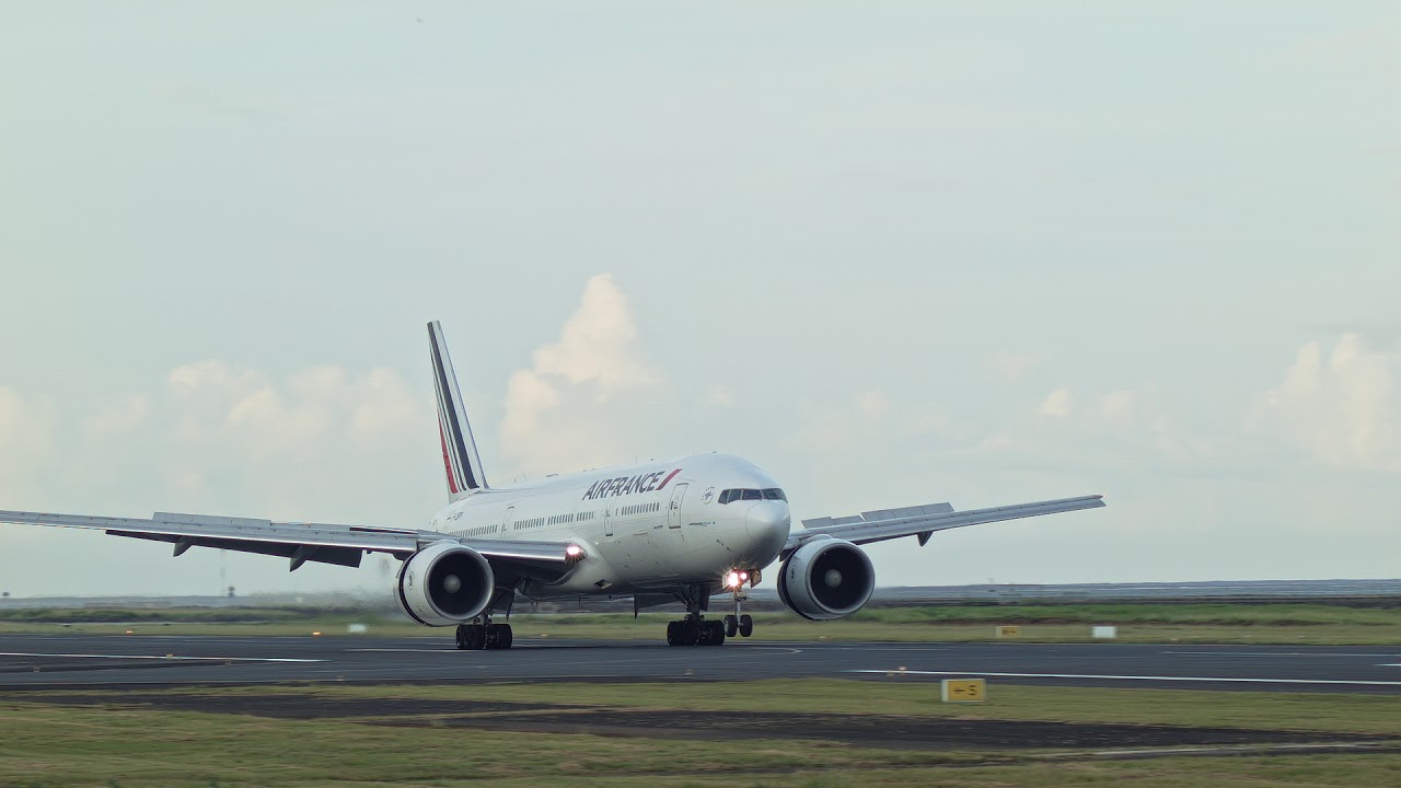 Air France (Boeing 777 F-GSPY). Landing in Tahiti (NTAA). 01/26/2019.