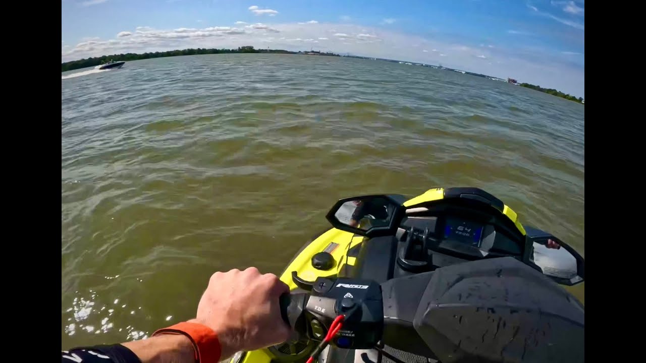 Ripping Down The River With A Boat & A Couple Other Jet Ski’s