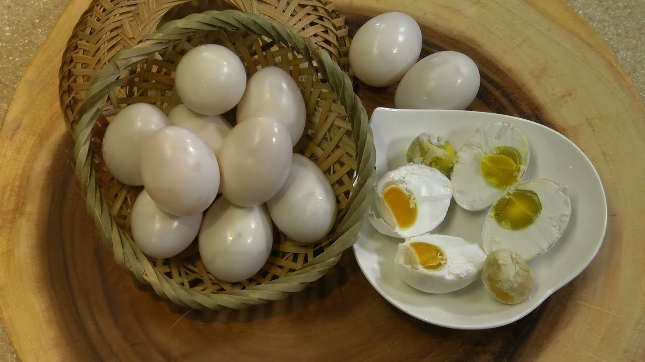 Uyen Thy's Cooking - Trứng Gà Muối