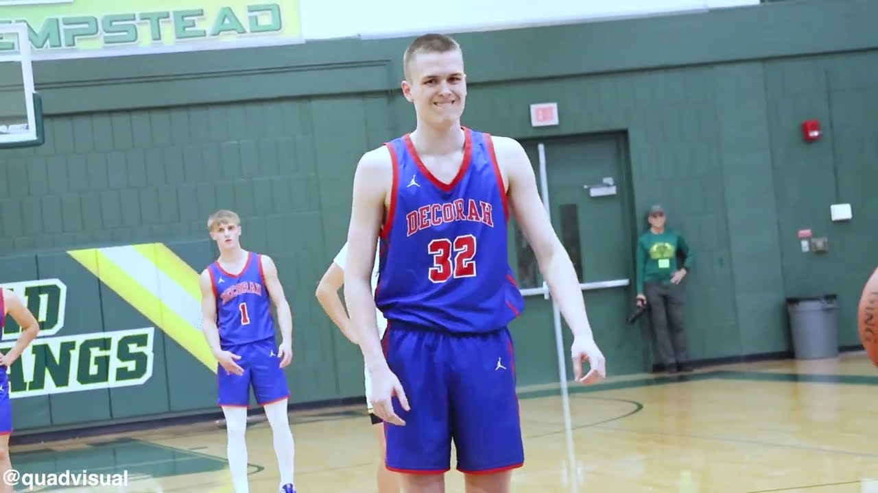 Decorah @ Dubuque Hempstead
