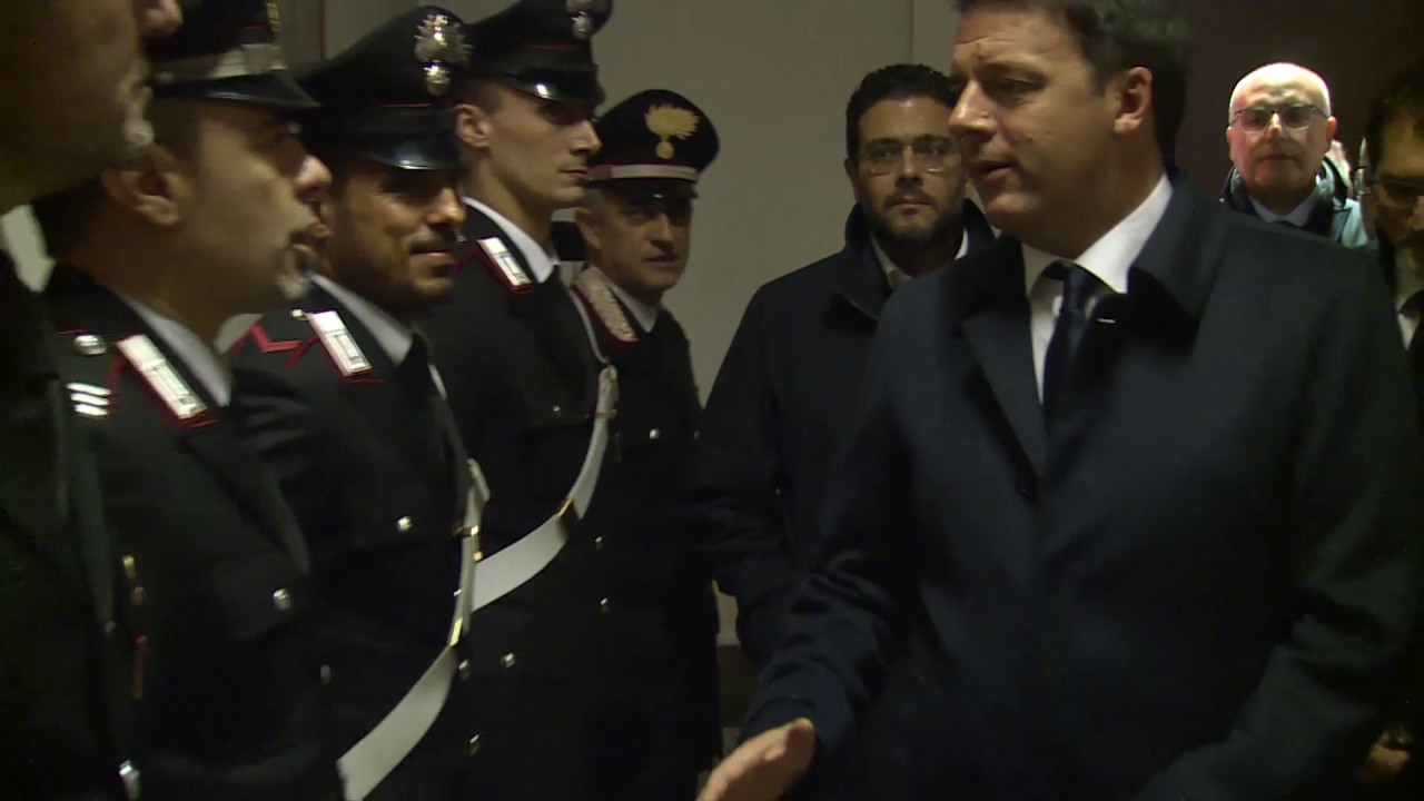 Renzi visita la caserma dei Carabinieri di Bologna