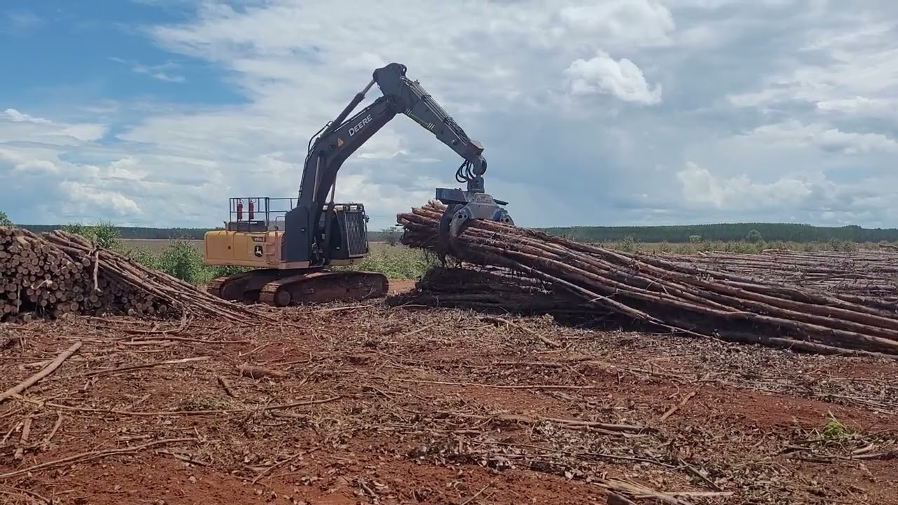 Garra traçadora Jhon Deere 350 com implemento da Potenza.