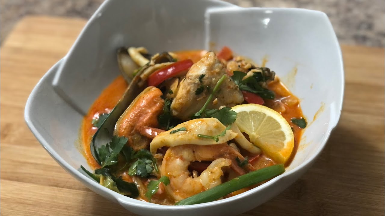 THAI SEAFOOD CURRY (mixed seafoods with coconut milk and thai red curry paste) easy recipe