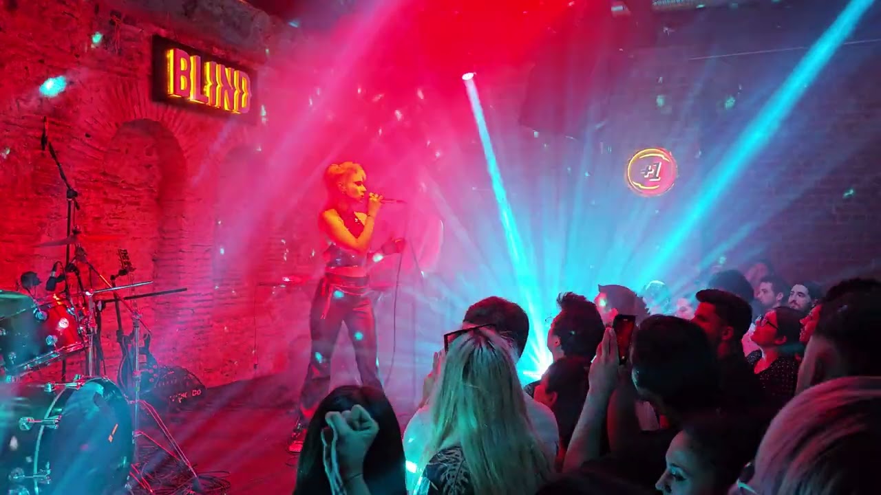 Soft Analog'un Büyüleyici Performansı - Kim Gösterir Bana Nasıl Olunmalı ( 8K Dolby )