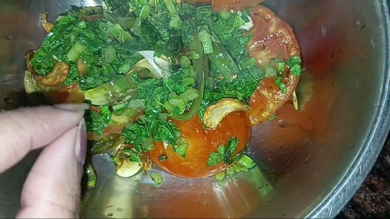 “आज बनाई मैंने बहुत स्पेशल चटनी 😋🌿”